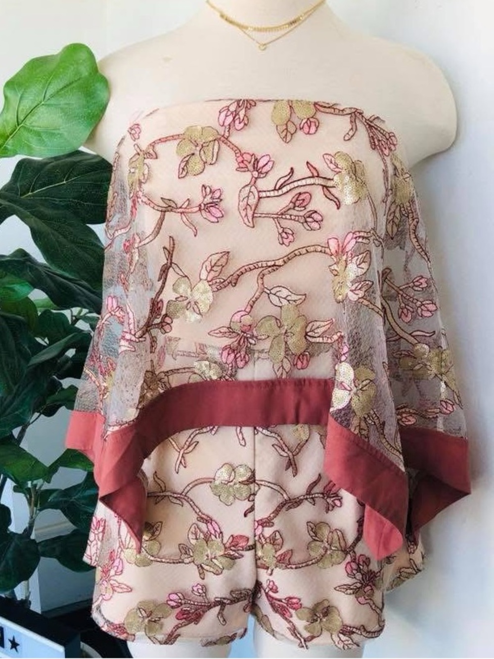 L'atiste NWOT Blush Pink Rose Gold Embroidered Off Shoulder Bodice Playsuit - Picture 3 of 9